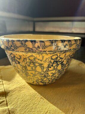 Vintage Robinson Ransbottom mixing bowl featuring classic blue spongeware patter